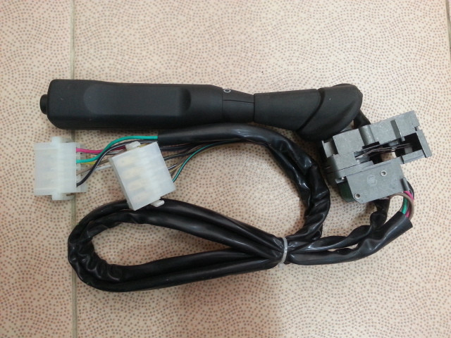 Переключатель подрулевой 24 V WG9100580141 HOWO