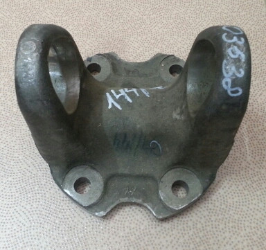 Фланец карданного вала 165x4 с насечкой крестовина 57x144 HOWO AZ9136311062