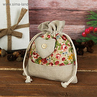 Подарочная сумочка "Сердечко с пуговкой" в цветочек, цвета МИКС