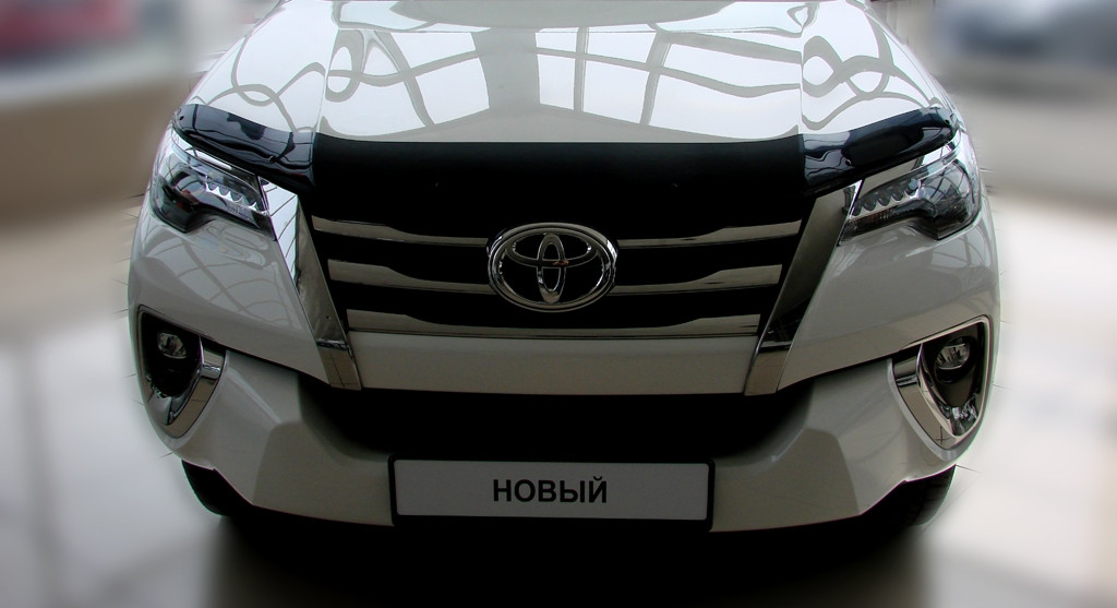 Мухобойка (дефлектор капота) Toyota Fortuner 2015+