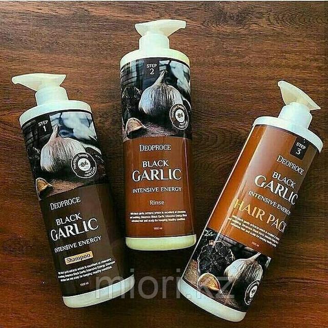 Гей ер адам жыныс мүшесінің видеосына тоқылған инелерді салып жатыр