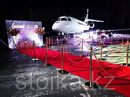 Оформление помещения с помощью красной дорожки