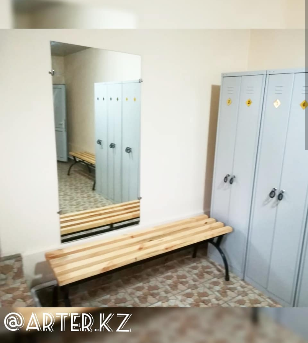 Настенное зеркало