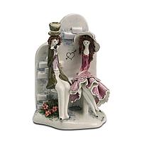 Статуэтка Свидание у фонтана. Италия, ручная работа, керамика.