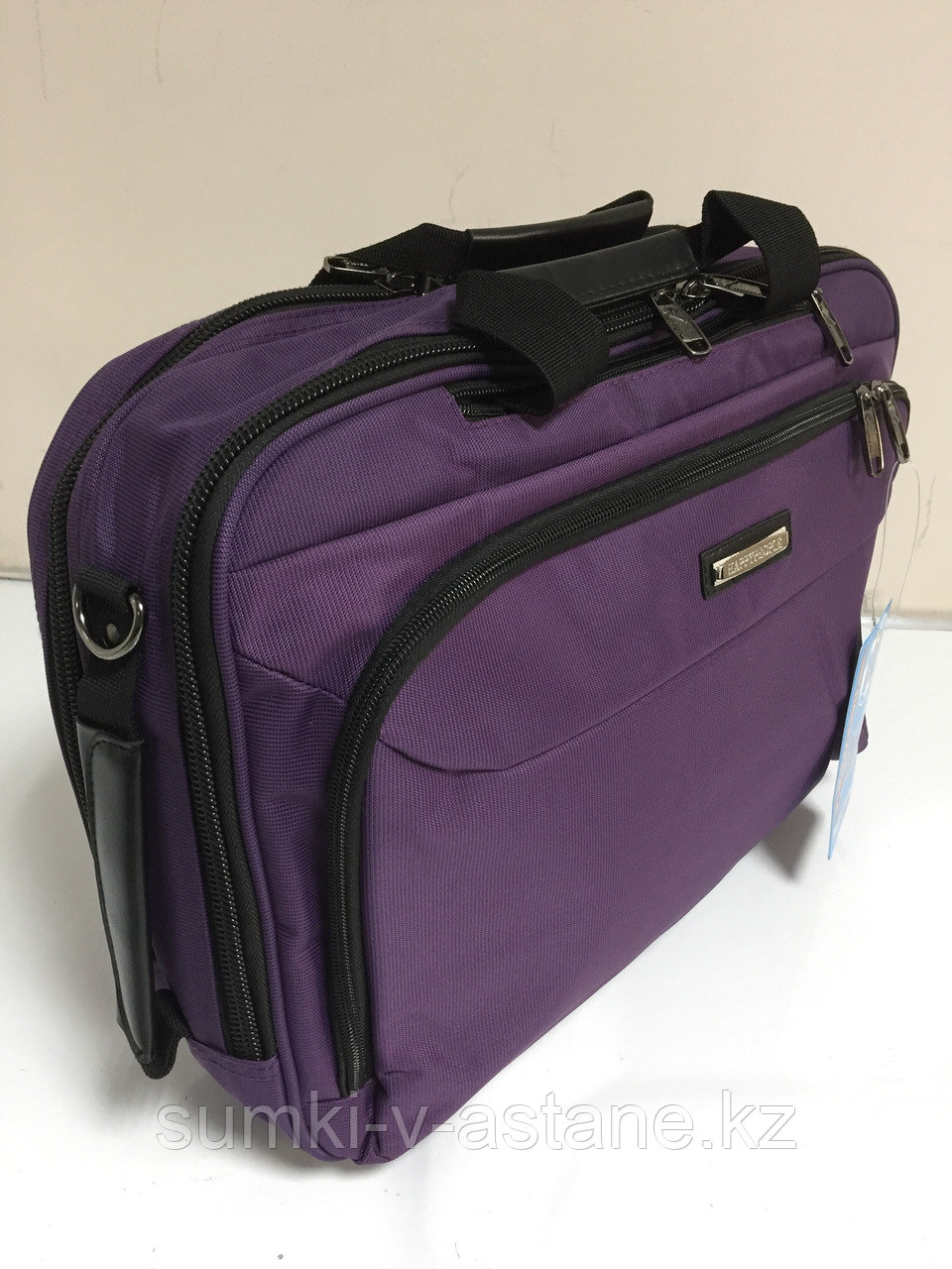 Портфель-рюкзак (трансформер) с отделом под 16-ти дюймовый ноутбук (высота 31 см, длина 43 см, ширина 9 см)