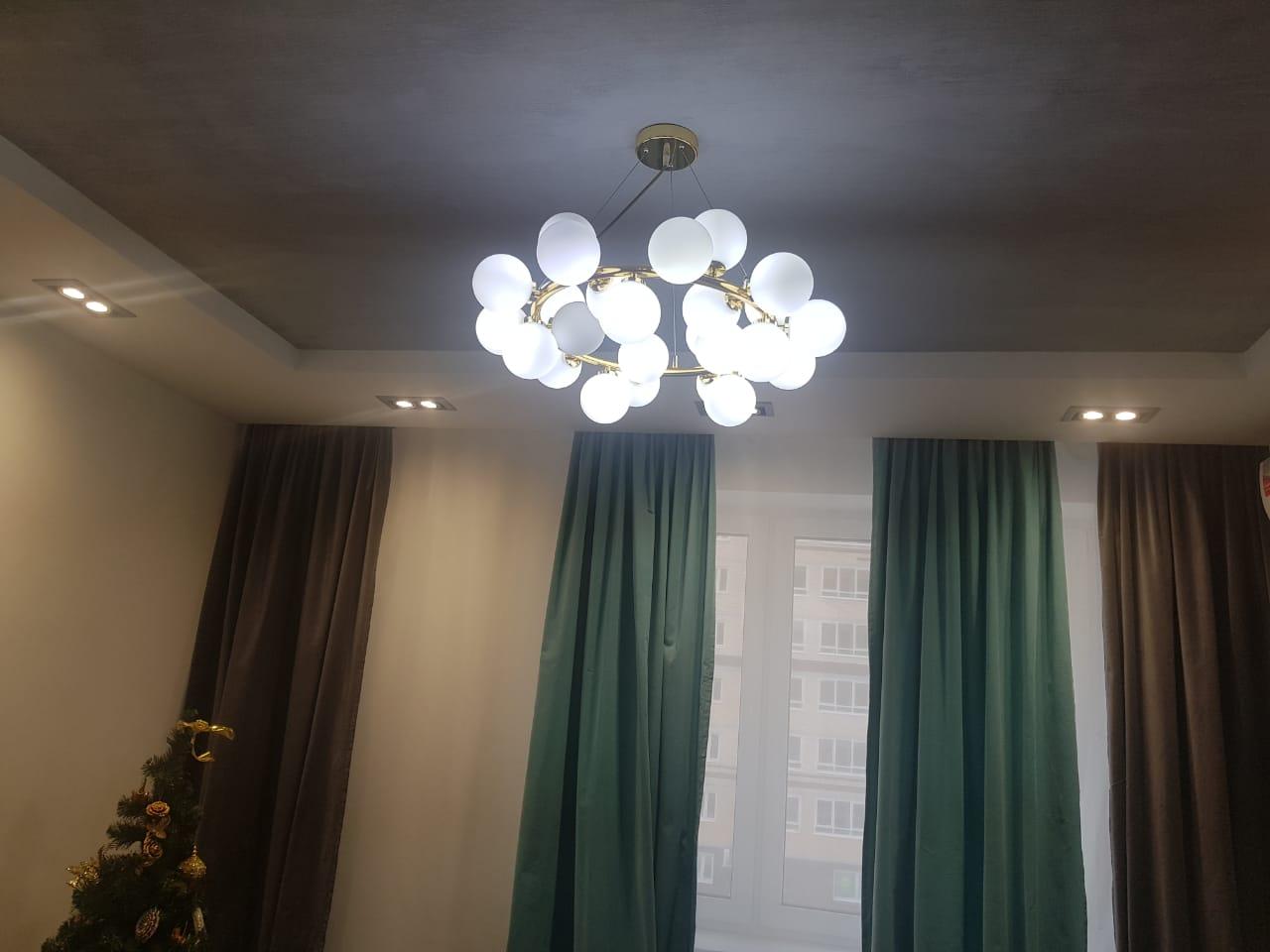 Люстра на 25 лампочек с белыми плафонами в стиле Post-modern - фото 9 - id-p53175052