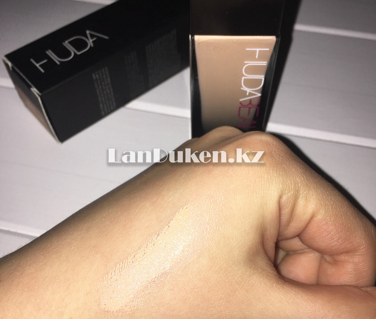 Тональная основа база для макияжа Huda Beauty Fauxfilter (тона в ассортименте) - фото 6 - id-p59045620