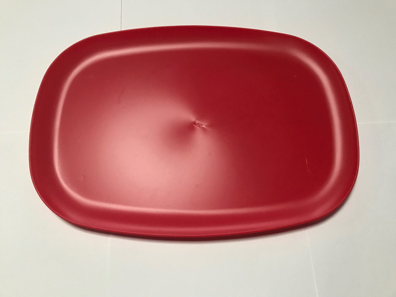 Поднос пластиковый 24×35 см красный