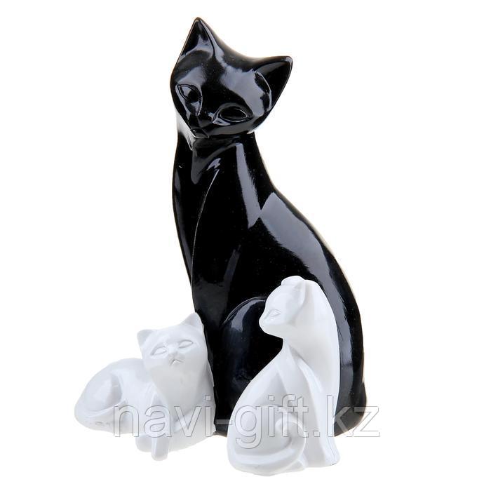 Сувенир "Кошка с котятами", высота 15 см