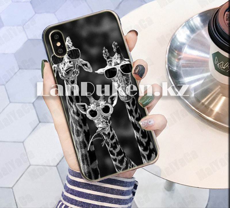 Чехол на iPhone XR (Apple iPhone XR) матовый черный принт жирафов