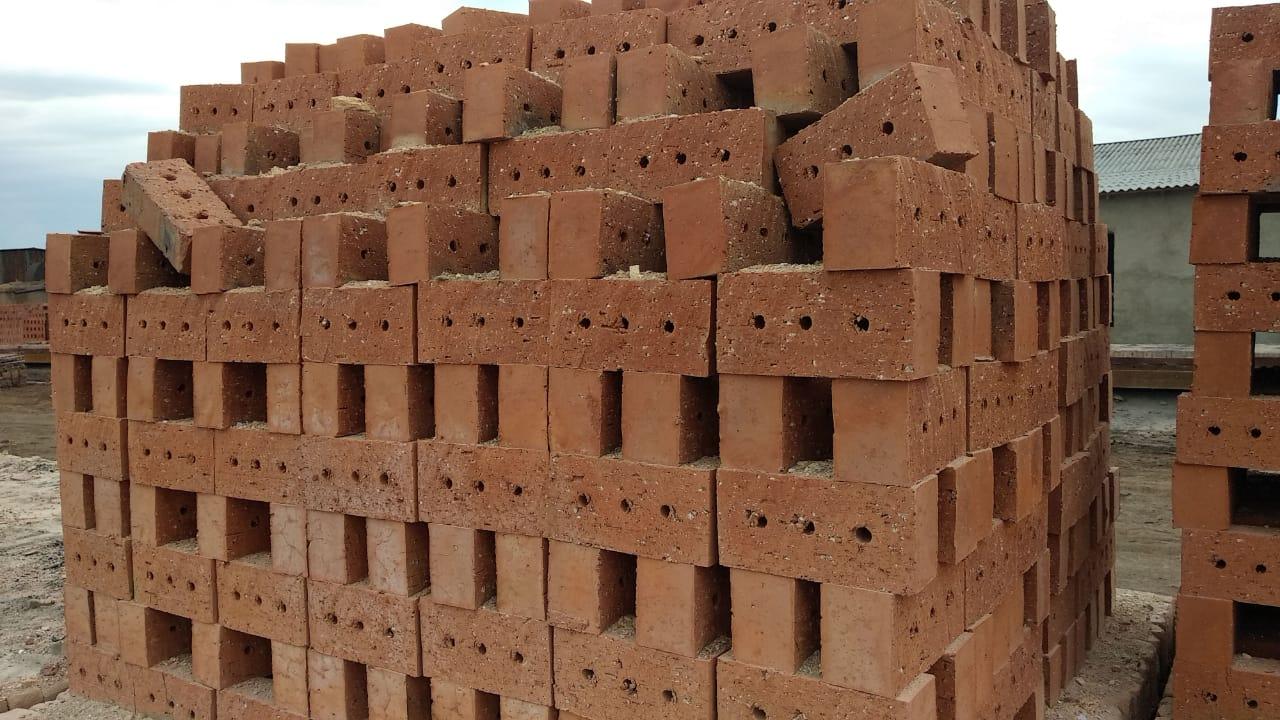 Кирпич керамический полуторный полнотелый марка М150 – Купить в Астане