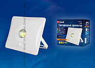 Прожектор светодиодный ULF-F31-30W/DW SENSOR IP65 100-265В WHITE картон