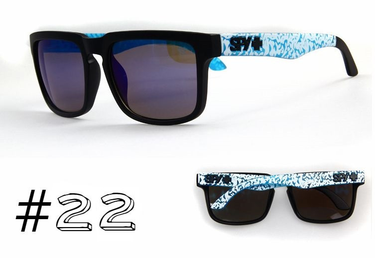 Солнцезащитные очки SPY+ Helm, черная оправа, бело-голубые дужки.