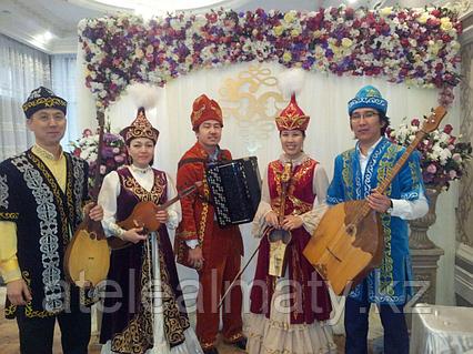 Үлкен транни әтеш Қоғамдық жерде секс туралы бейнені қараңыз