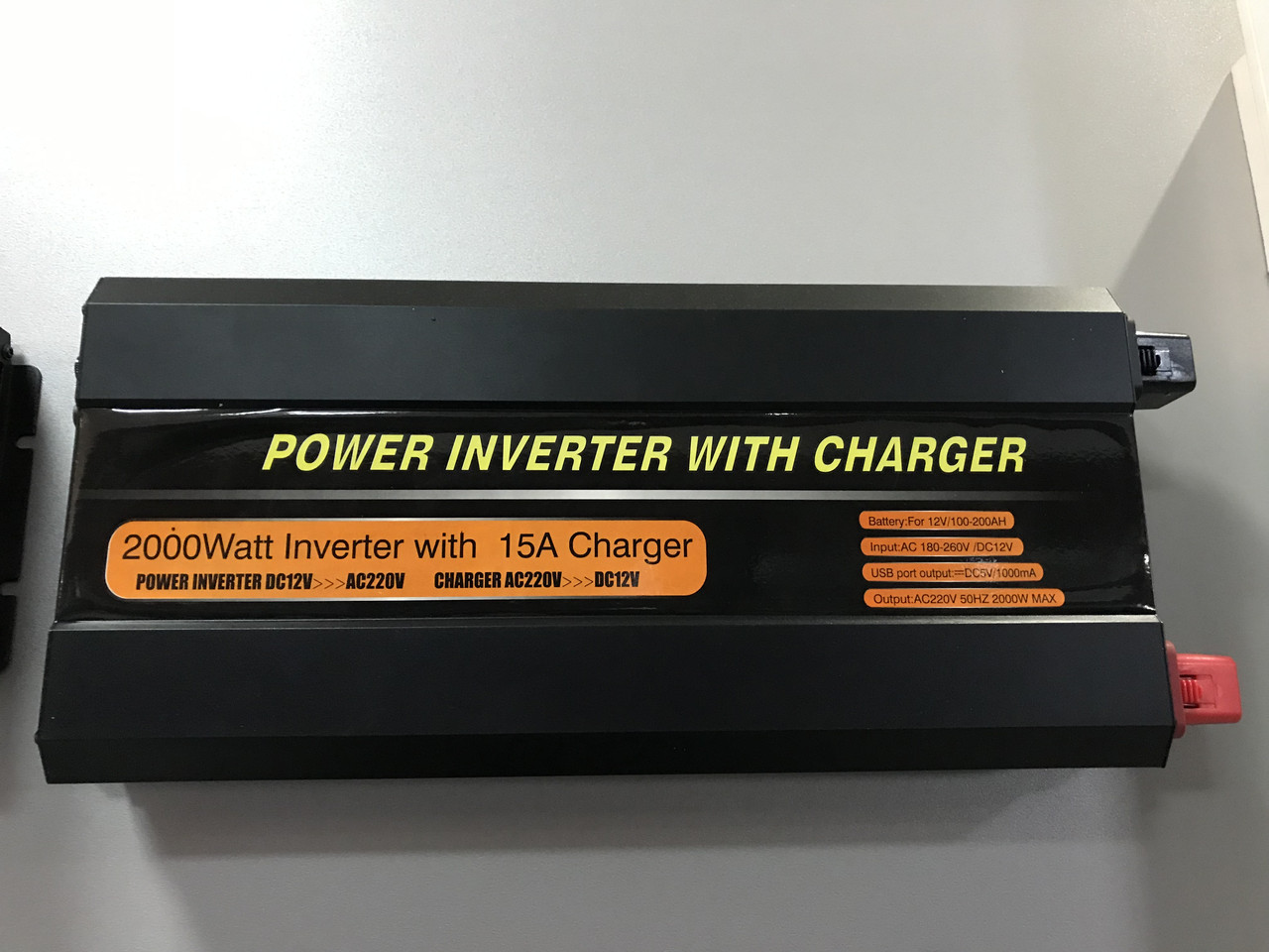 Инвертор преобразователь 12-220V 2000 ВТ
