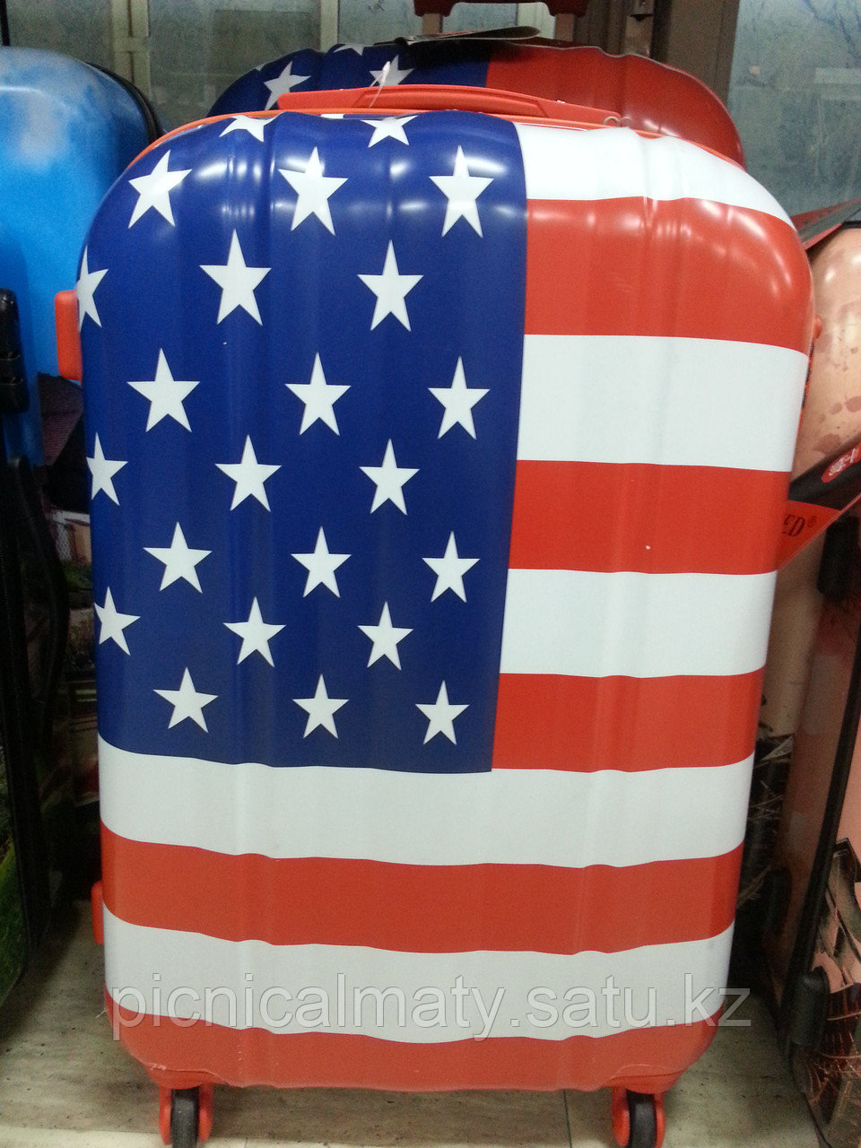 Чемодан пластиковый USA