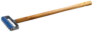 Валик игольчатый STAYER для гипсокартона в сборе, металлические иглы, ручка 500мм, 32х150мм 0395-15