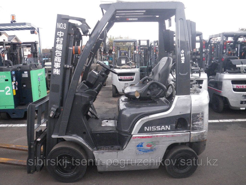 Газ/бензиновый автопогрузчик Nissan NP1F1A15D