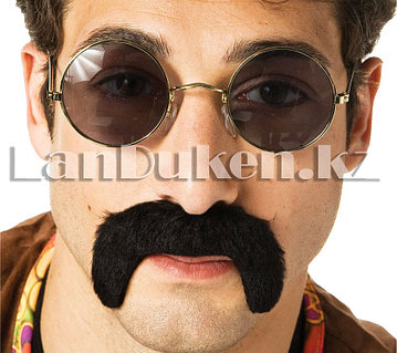 Көзілдірікпен ағаштан жасалған құймалар