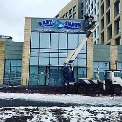 Монтаж вывесок