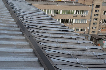 Для обогрева крыши используется кабель DEVI (Дания) - стойкий к ультрафиолету, и большому перепаду температур.