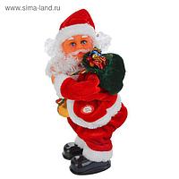 Дед Мороз, с подарками, английская мелодия, виляет бёдрами