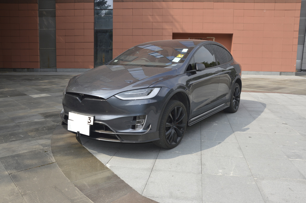 Дубликат обвеса R-Zentric RevoZport для Tesla Model X