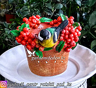 Садовая фигура "Попугай на ведерке с ягодами", высота: см. Материал: Полистоун.