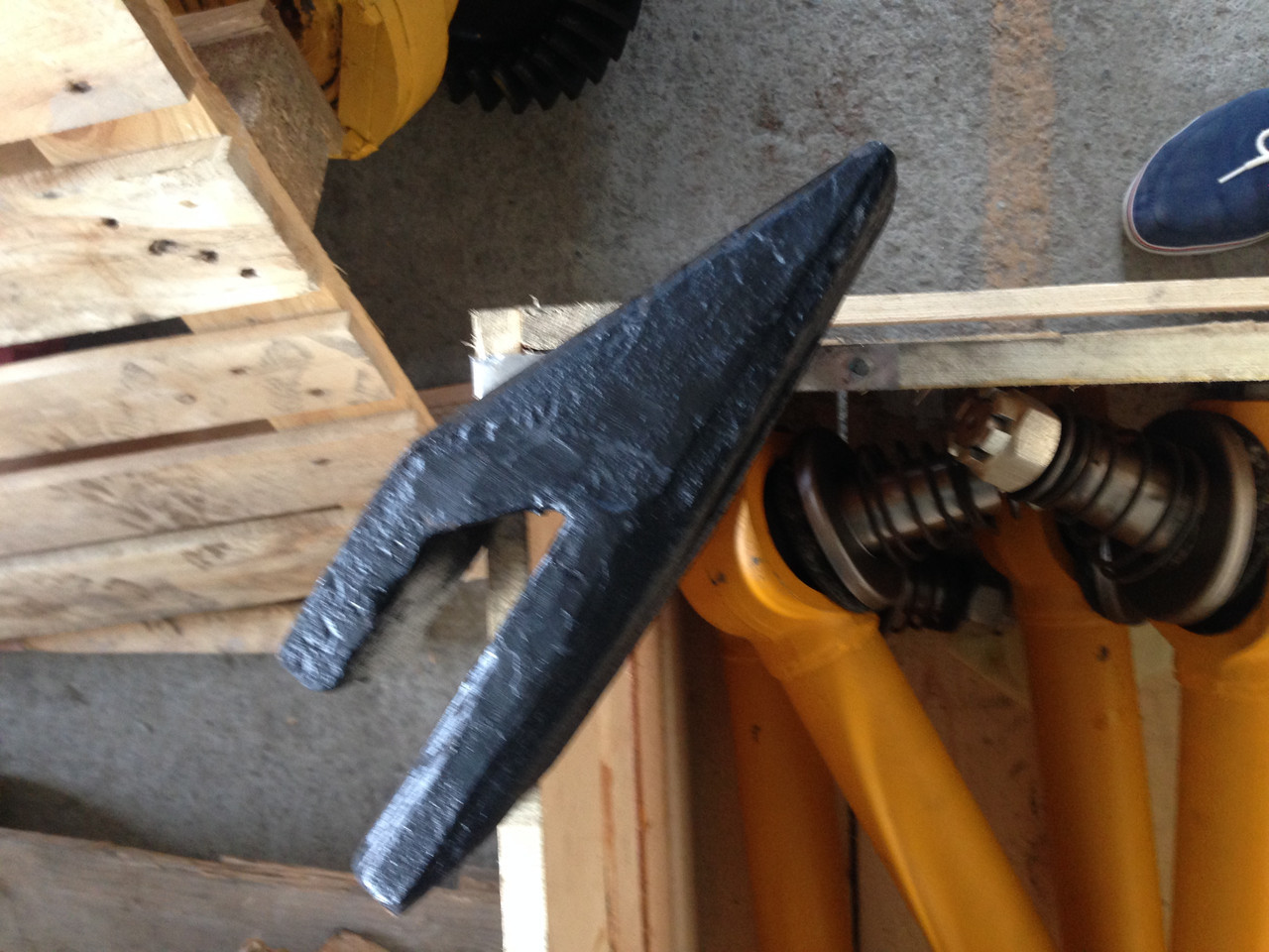 Наконечник В 140 81 00001 (Зуб ковша)