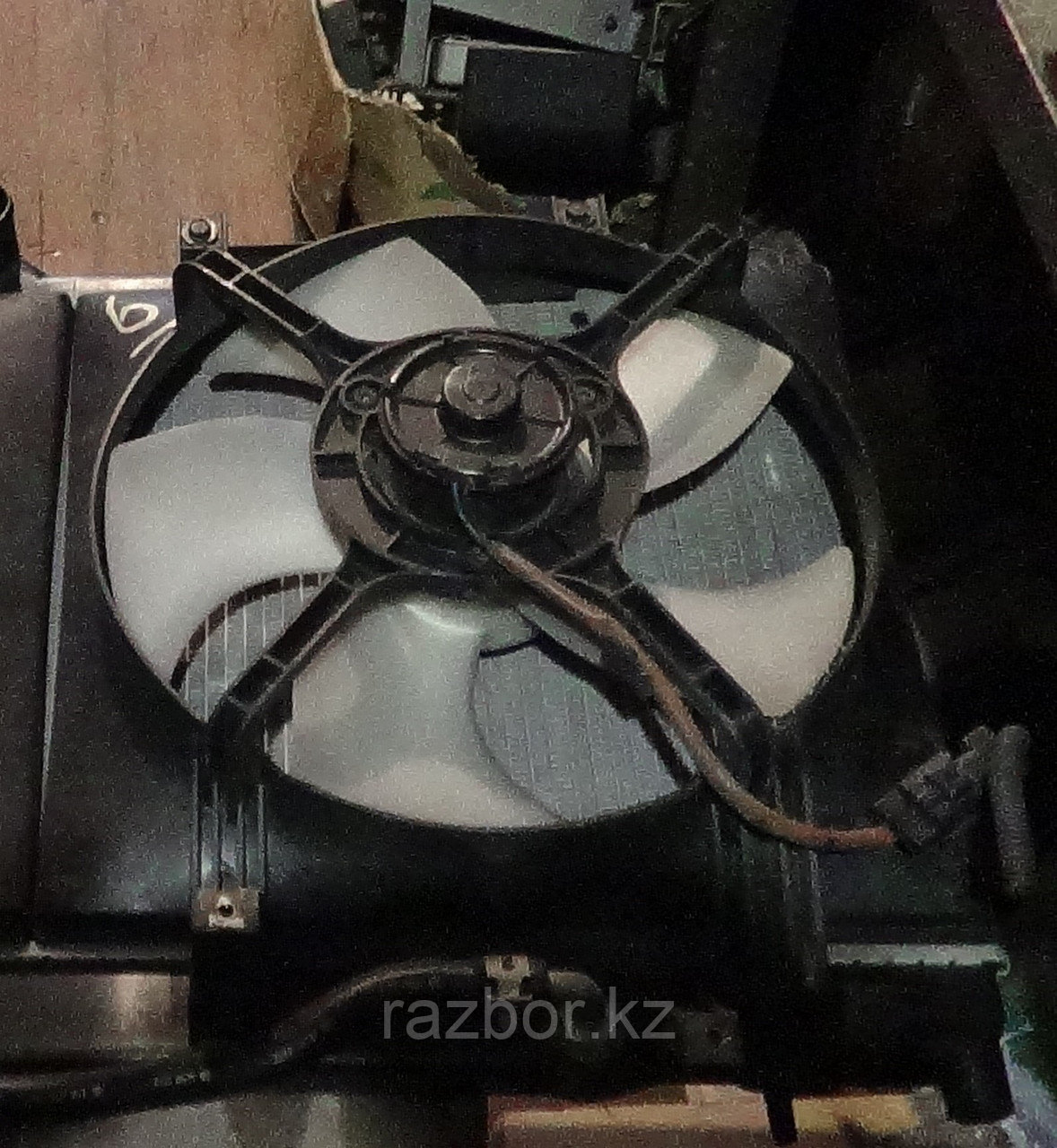 Вентилятор радиатора правый Subaru Outback