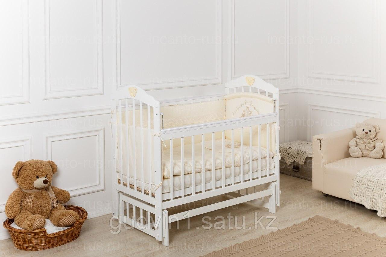 Кровать «Incanto Pali» белый с мишкой, продольный маятник, 00-88587
