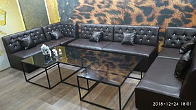 Стол стеклянный в ресторан