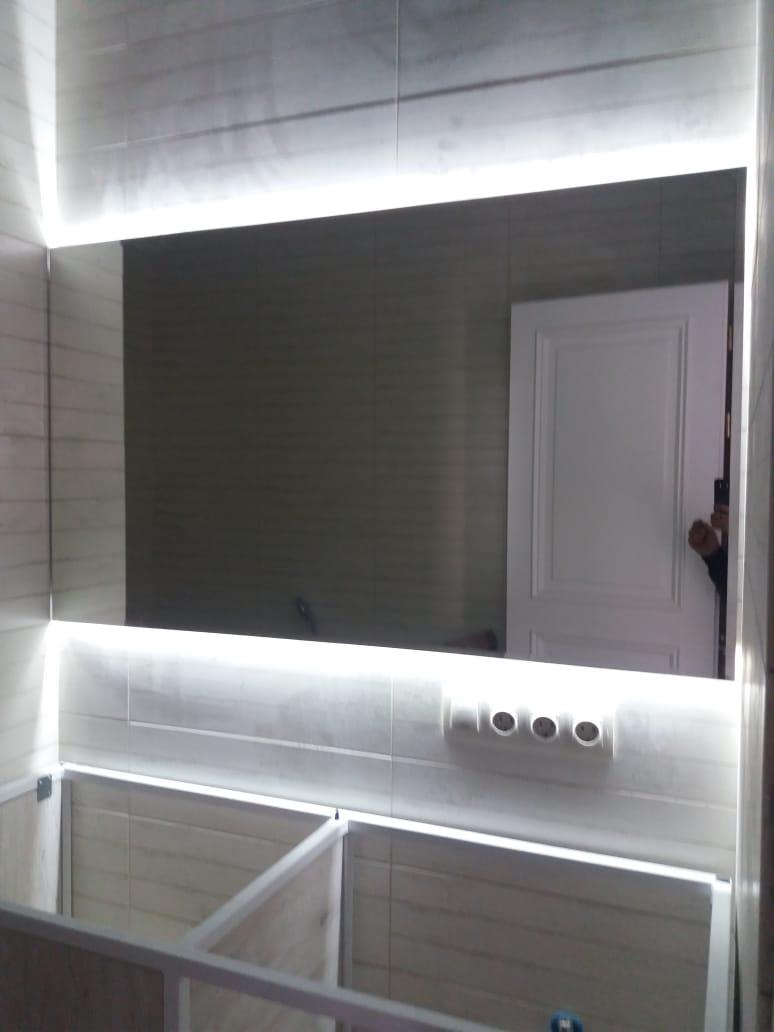 Зеркало с LED-подсветкой «парящее», 700(В)х1600(Ш)мм
