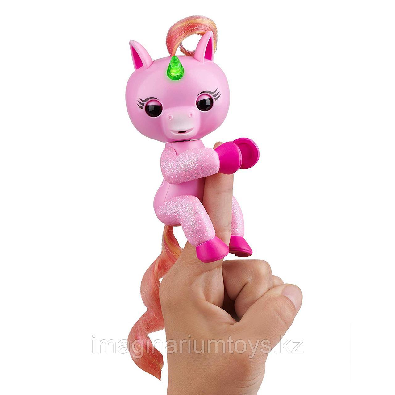 Fingerlings единорог розовый интерактивная игрушка
