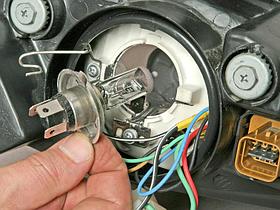 Автокөліктің шамдарын ауыстыру