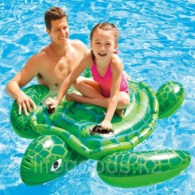 Үлкен тесіктер мен ойыншықтары бар аналардың фотосуреттері