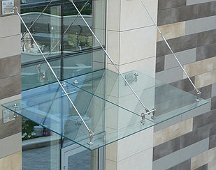 Стеклянные козырьки на тягах