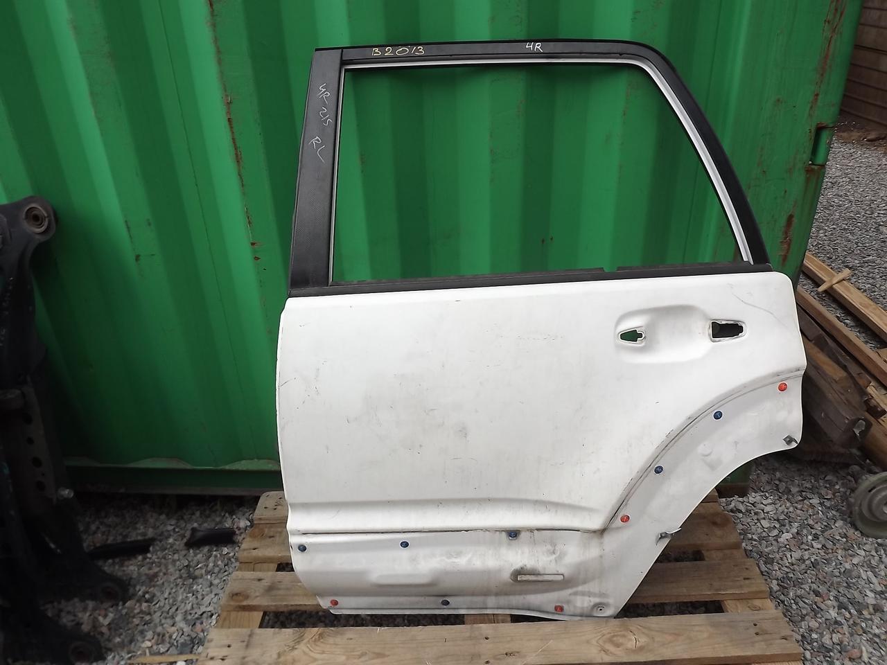 Дверь задняя левая (белая) toyota 4runner 215 2003-2009