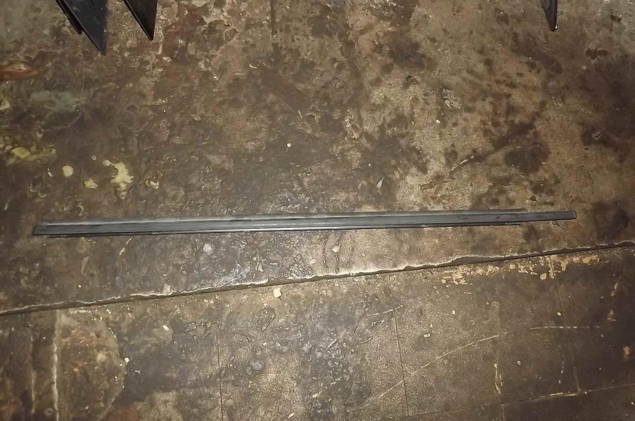 Молдинг стекла задней левой двери toyota 4runner 215 2003-2009