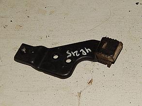 Крепление под фарой правое toyota 4runner 215 2003-2009