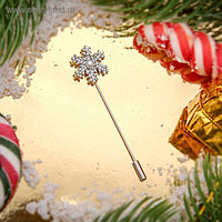 Булавка новогодняя "Снежинка с бусиной" рождественская, 7,4 см, цвет белый в серебре