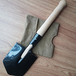 Ол еңкейіп, оның мүшесін сорды, содан кейін мен оны аузыма алып, сперматозоидты сордым.