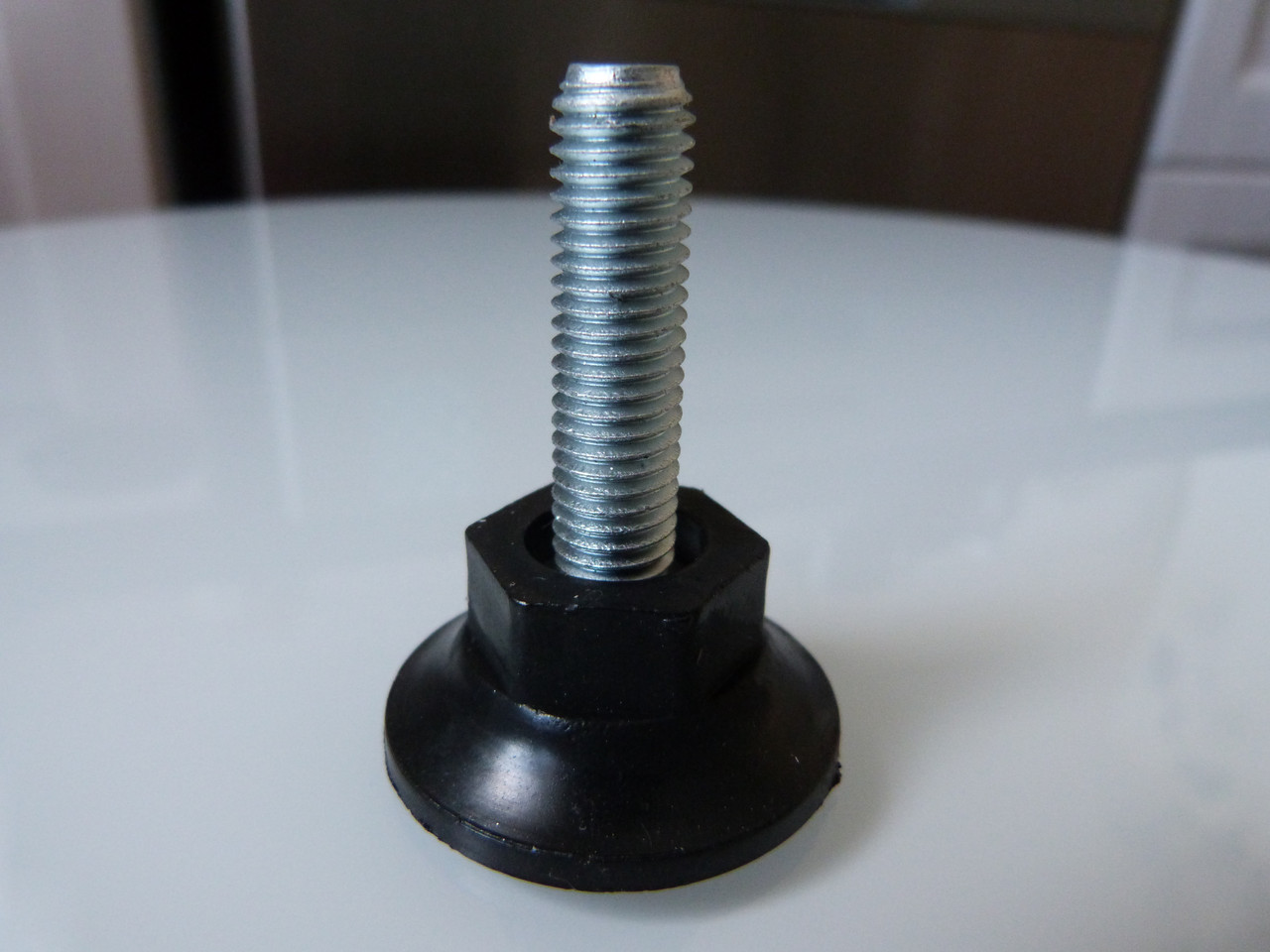 8 комплектов. опора винтовая, резьба м10, комплект. винт strong ms регулировочный. + винт регулировочный** для стоек ms strong. степ болты на опорах.