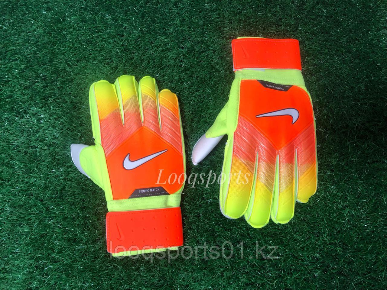 Перчатки вратарские (Футбольные перчатки) Nike