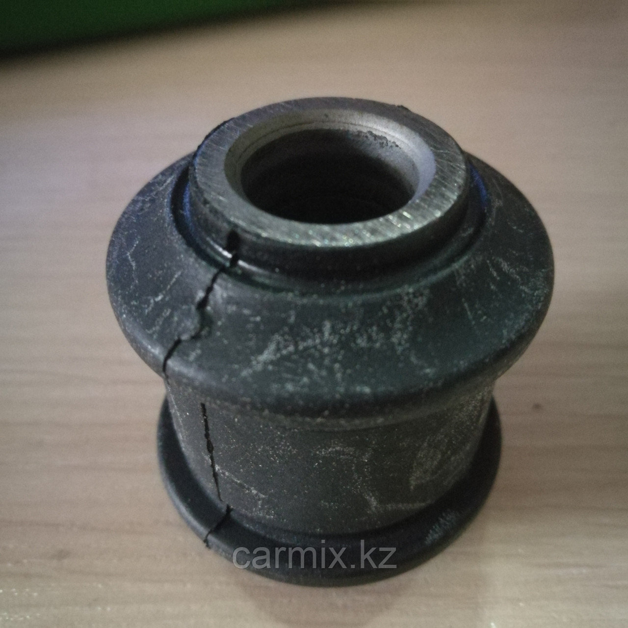 Сайлентблок задней поперечной тяги MITSUBISHI SPACE GEAR PD4W