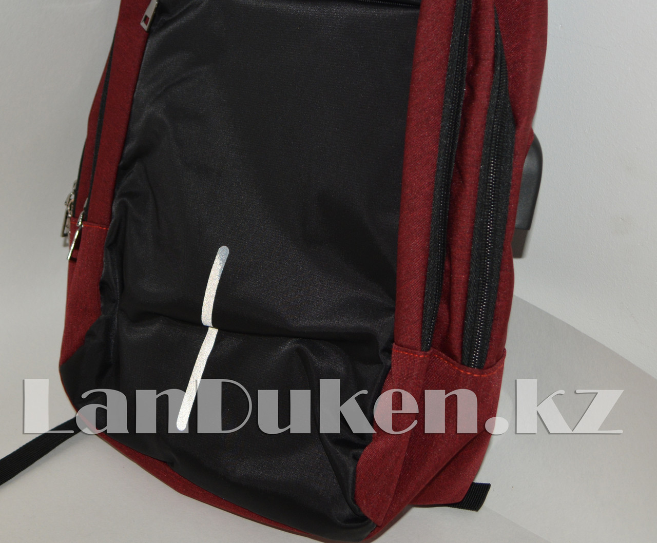 Городской рюкзак антивор с кодовым замком, AUX и USB выход, со светоотражающей полоской красная 6701# - фото 2 - id-p63336554