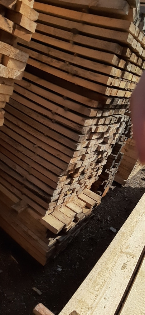 Доска обрезная из лиственницы 50*100*6000