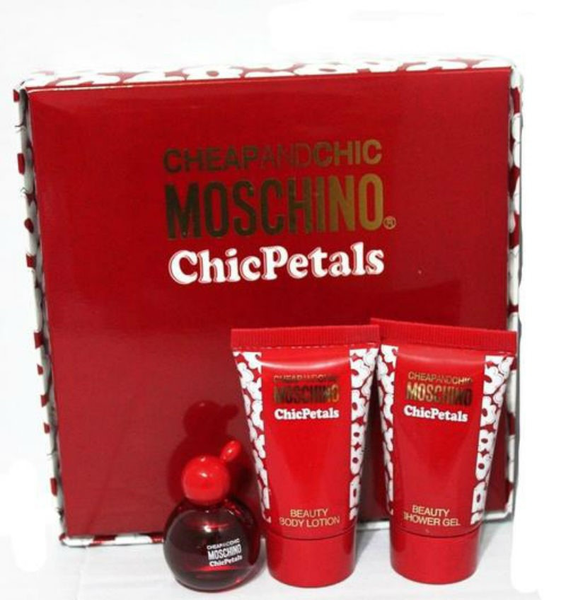 Moschino Подарочный набор Moschino Cheap and Chic Chic Petals Набор
